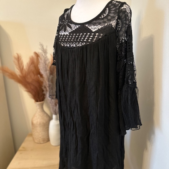 Black dress - Picture 2 of 3